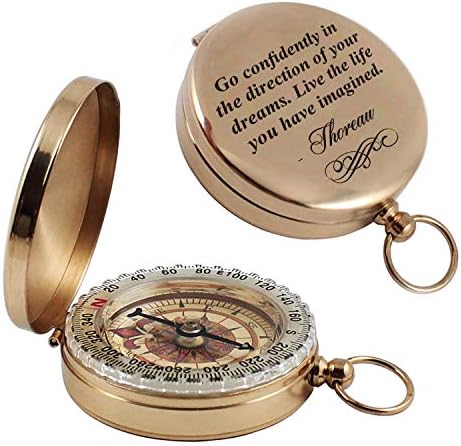 Джобен компас с надпис - Компас с Вдъхновяващ цитат от Торо - Подарък за абитуриентски бал, Годишнина, Кръщене, пенсиониране или Коледа - Месинг работен компас