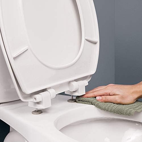 На предната седалка за тоалетна BEMIS 7800TJDG 000, затворен за тежки условия на експлоатация, с капак, който се издига за лесно почистване,
