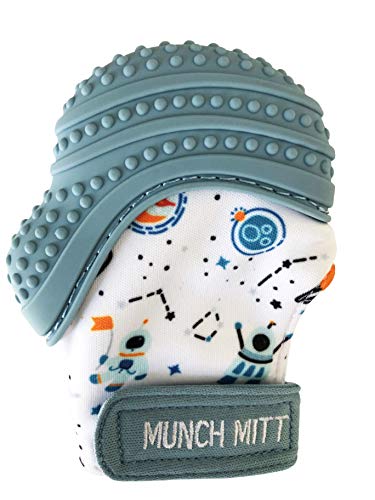 Malarkey Kids Munch Mitt 2 в опаковка | Детска варежка за никнене на млечни зъби Предпазва ръцете от дъвчене и слюнка, лекува болки на венците, помага за звукова и визуална стим?