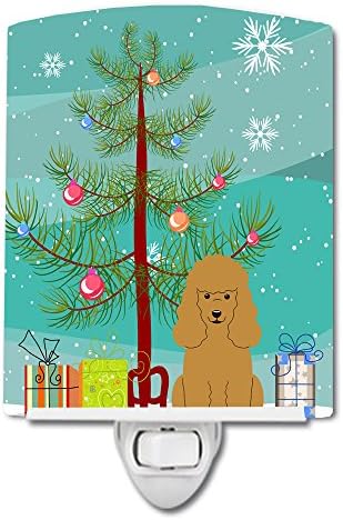Керамични лека нощ Carolin's Treasures BB4194CNL Merry Christmas Tree Пудел кафяв цвят, Компактен, сертифициран UL, идеални