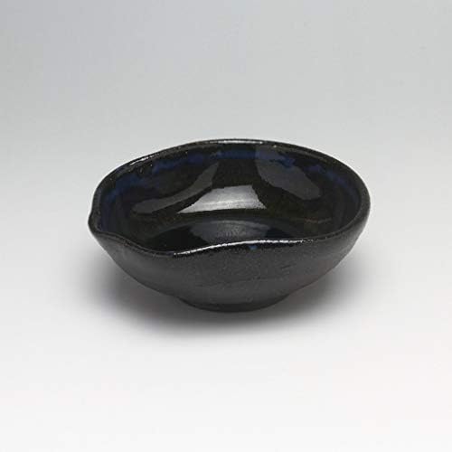 Черна чаша за саке Сакзуки производство Кадзуса Носака. Традиционните японски керамични съдове за хагирования.