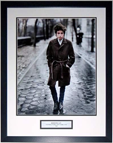 Снимка на Боб Дилън в Централния парк на Ню Йорк, 1965 г. 16x20 - Професионална рамка и плоча
