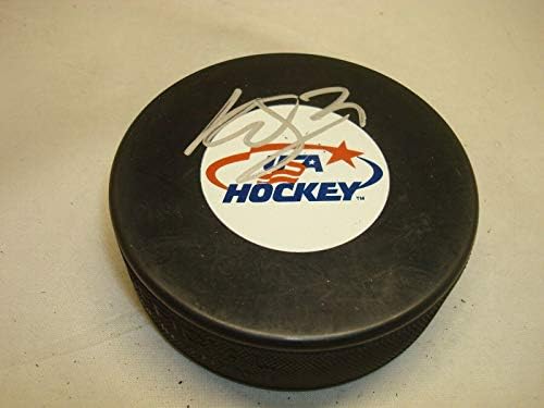 Хокейна шайба, с автограф Кайл Окпосо с автограф от отбора на САЩ 1A - за Миене на НХЛ с автограф