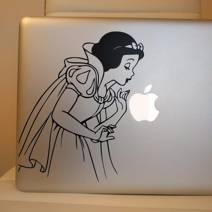 Стикер Kind Store M751-13-Б за MacBook Air / Pro 11/13 Инча Snow White Kissing Apple, 13 Инча, Черна